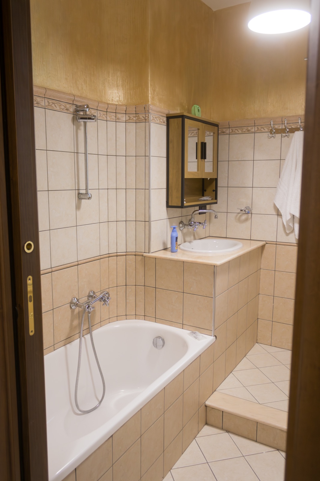 Secondo bagno con vasca