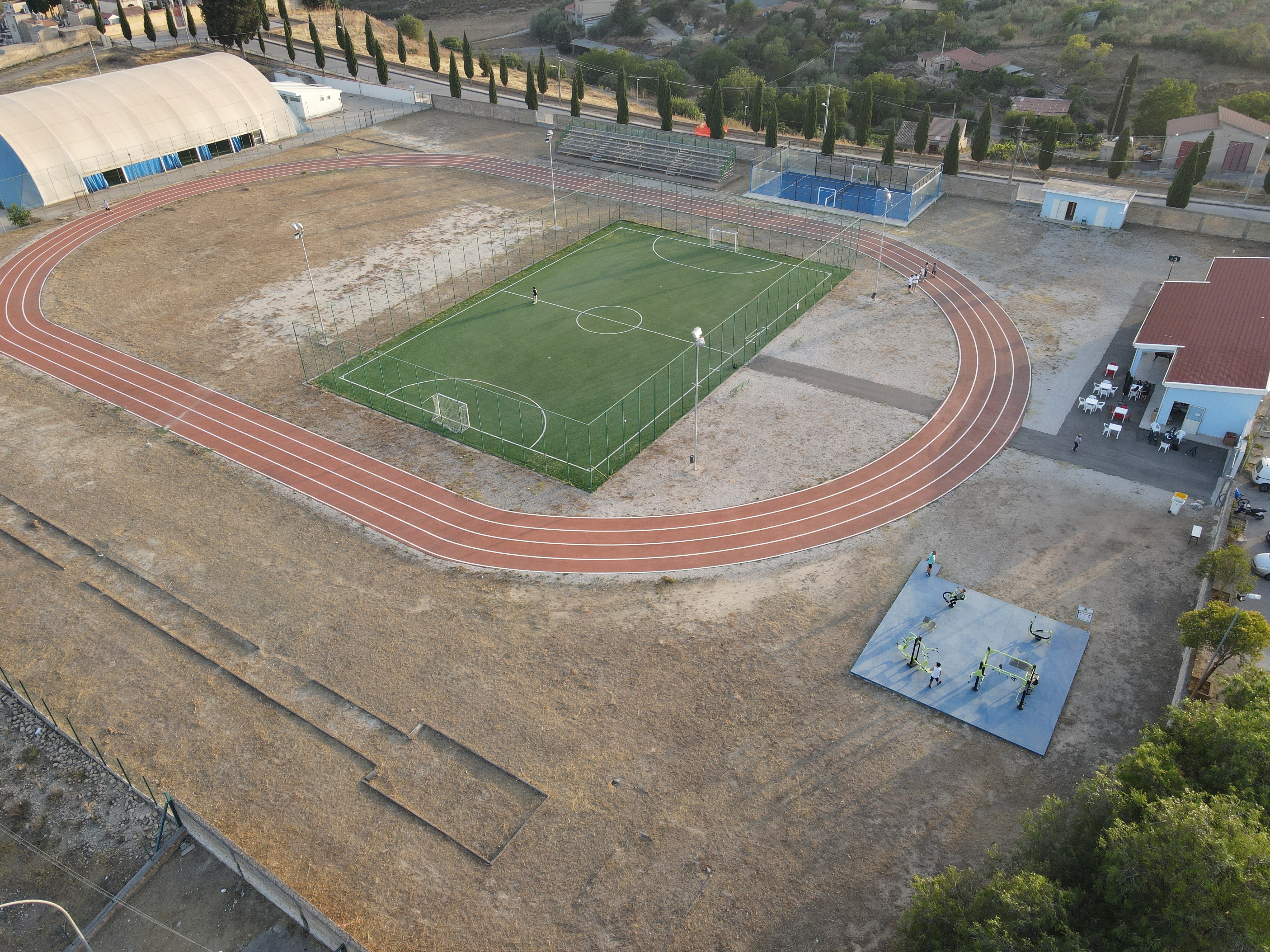Campo da calcetto e pista atletica