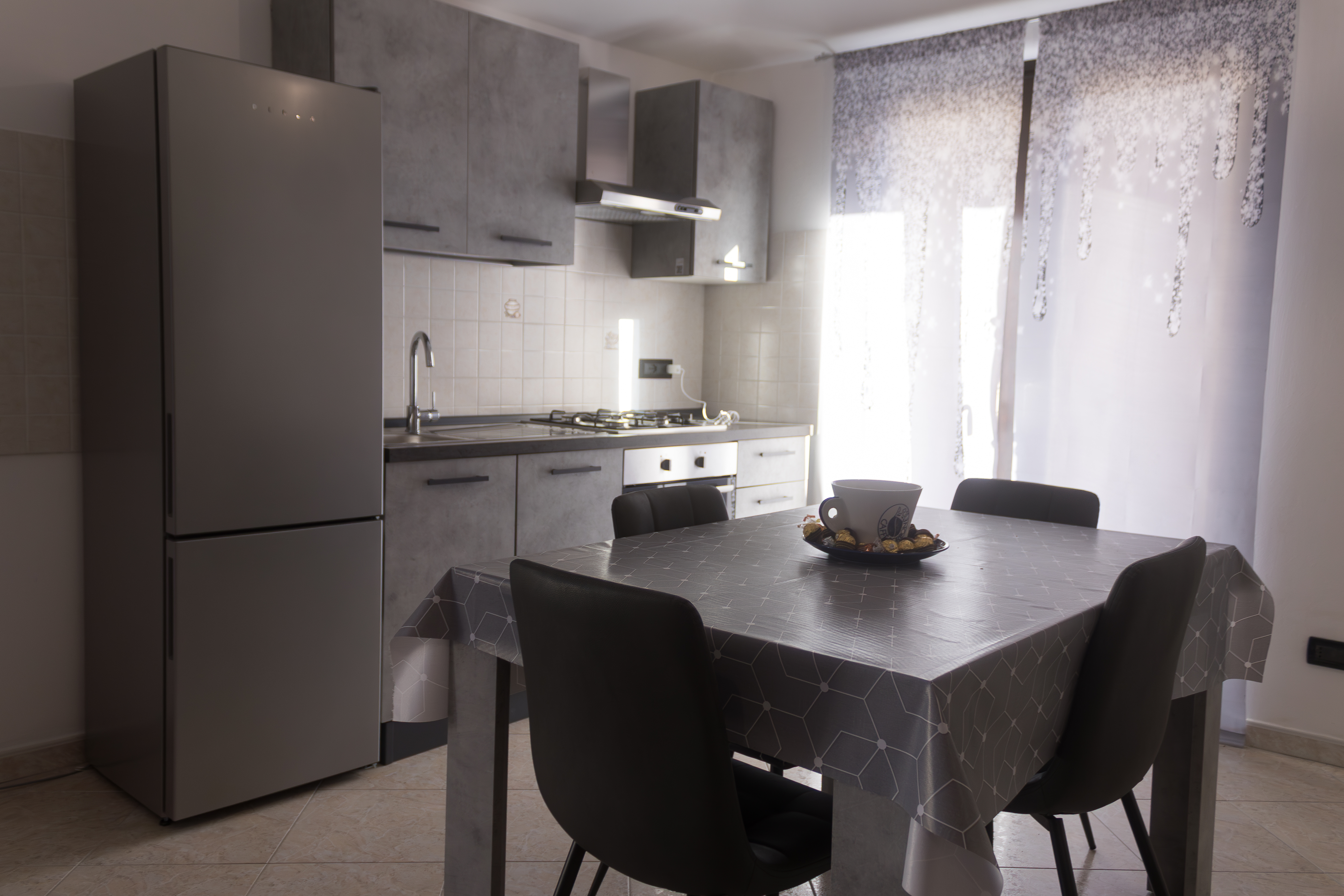 Cucina moderna attrezzata